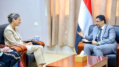رئيس الوزراء خلال استقباله في عدن سفيرة هولندا لدى اليمن
